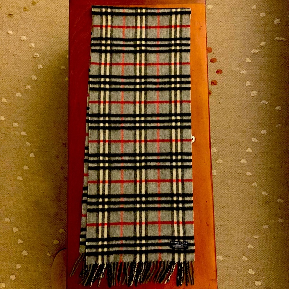 Burberry grey scarf